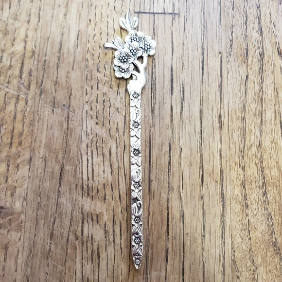 Silver Cherry Blossom Floral Hair Stick Accessory Bodkin Kanzashi Binyeo - Picture 11 of 13